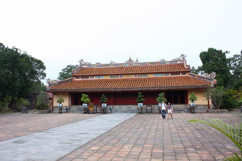 Cac dac diem nhan dien mai thai don gian voi do doc, chat lieu va kien truc go gon